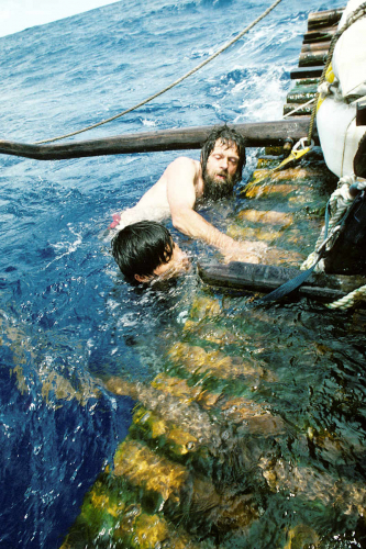 Loi and Trondur re fasten the loose rudder