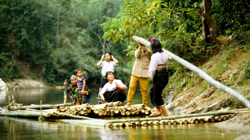 Rafting bamboos down to the coast
