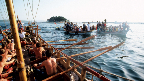 Armada of Turkish fishing boats greet Argo