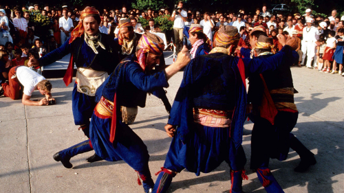 Traditional dancing greeting - Erdek