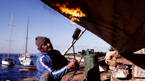 Vasilis shipbuilder torching hull